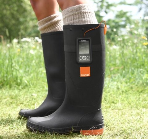 Cell charging gumboots 1 100607 wellies 011